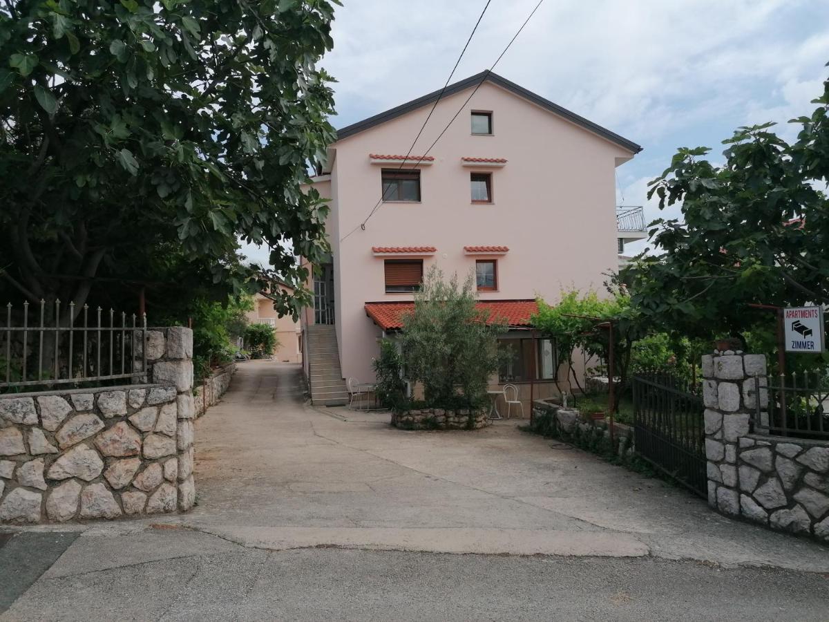 Apartment Lucija Кострена Екстериор снимка