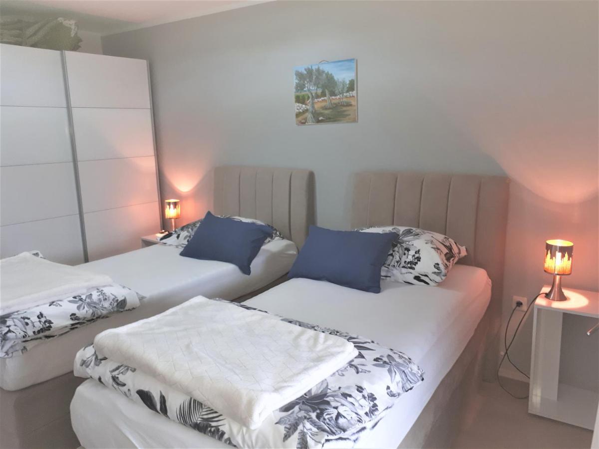 Apartment Lucija Кострена Екстериор снимка