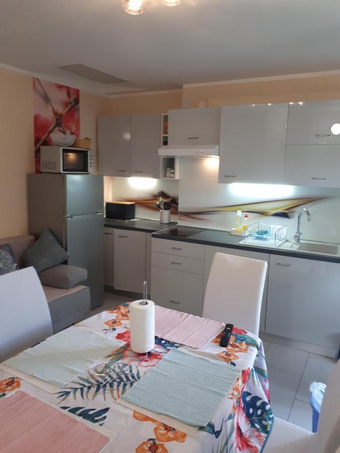 Apartment Lucija Кострена Екстериор снимка