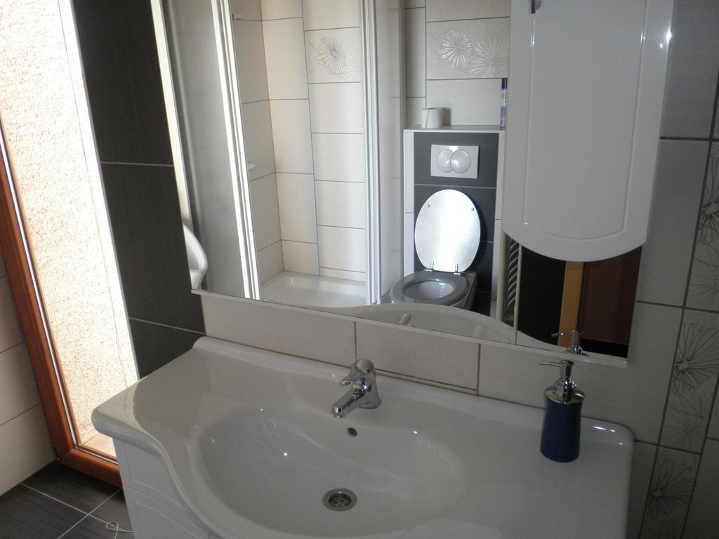 Apartment Lucija Кострена Екстериор снимка