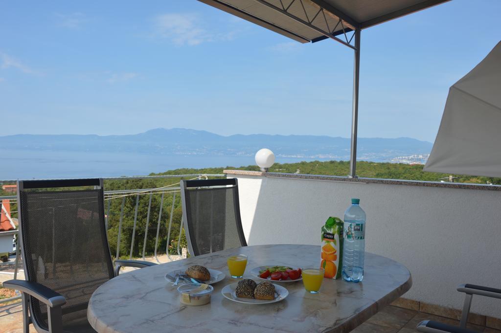 Apartment Lucija Кострена Екстериор снимка