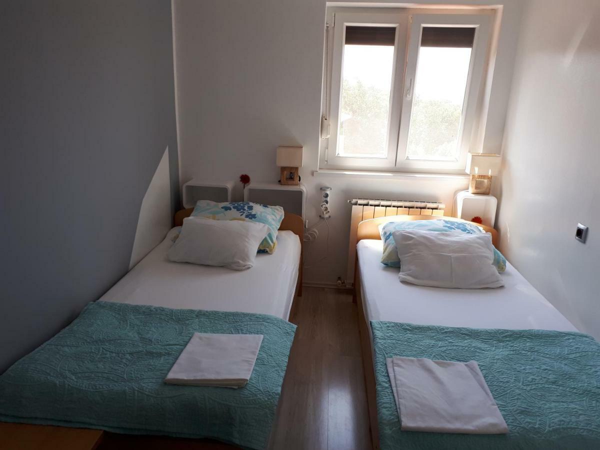 Apartment Lucija Кострена Екстериор снимка