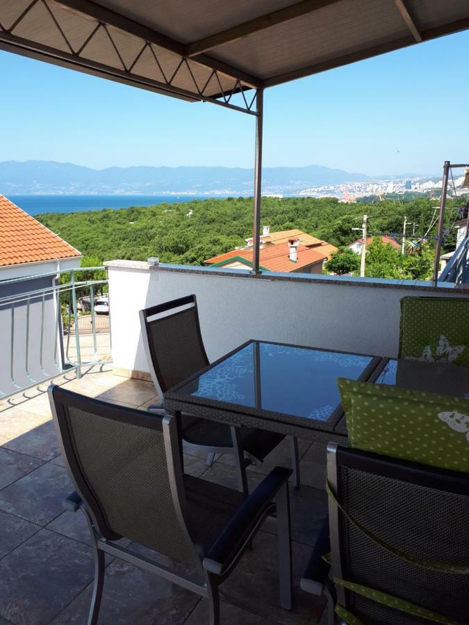 Apartment Lucija Кострена Екстериор снимка